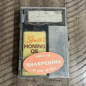 Vintage SMITHS Knife Sharpening Kit Arkansas Stones SK-1 w/ Smiths Honing Oil